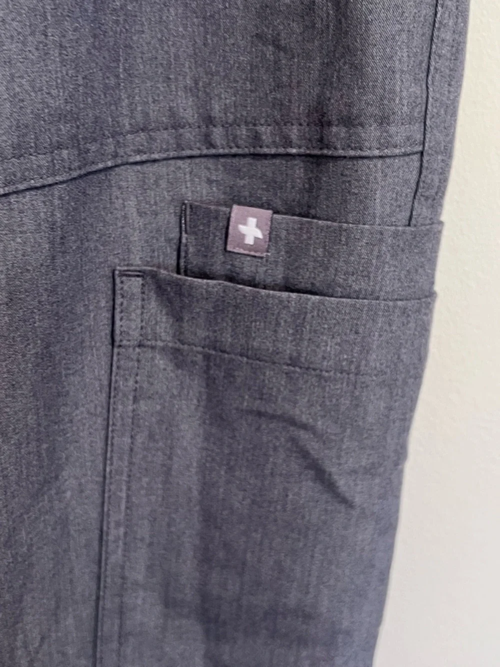 EUC Figs Men's Cairo Cargo Scrub Pants in Graphite Sz XL/S